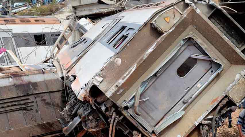 6 muertos y 86 heridos al descarrilar tren de pasajeros en Marruecos