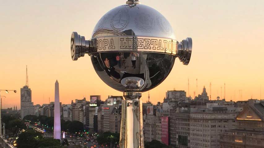 Conmebol convocó a presidentes de Boca y River en Asunción para decidir fecha