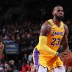 James se acercó al triple-doble y los Lakers volvieron a ganar
