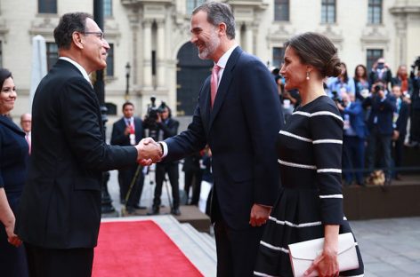 Presidente de Perú recibió a los reyes de España con una bienvenida oficial