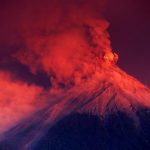 Cenizas de volcán de Fuego en Guatemala caen a más de 100 kilómetros