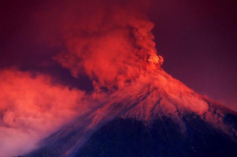Cenizas de volcán de Fuego en Guatemala caen a más de 100 kilómetros