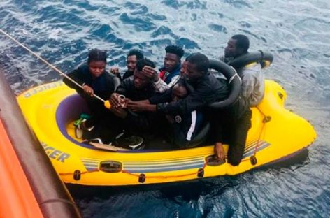 12 inmigrantes muertos cuando navegaban hacia España