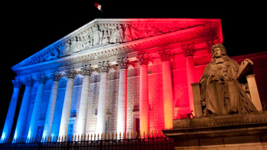 Gobierno francés insta a la oposición a la calma por el momento del país