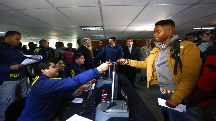 Tercer vuelo humanitario sale de Chile con 175 haitianos rumbo a su país