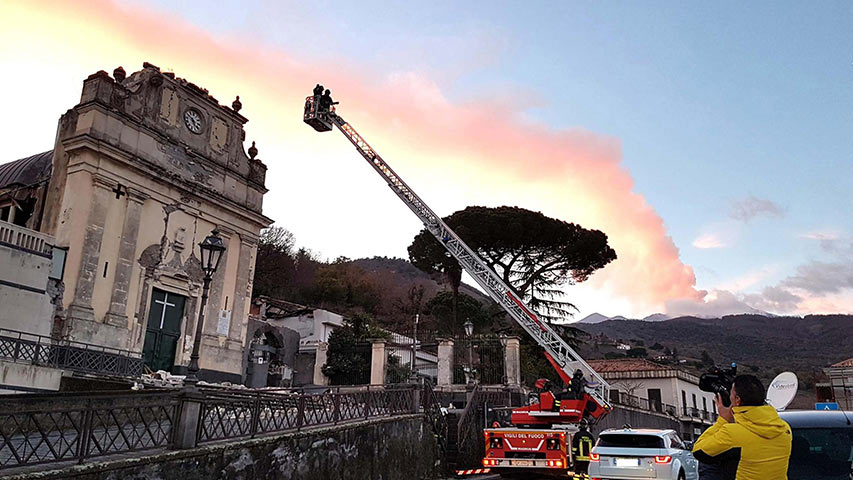 Sicilia declarará estado de calamidad tras terremoto y erupción