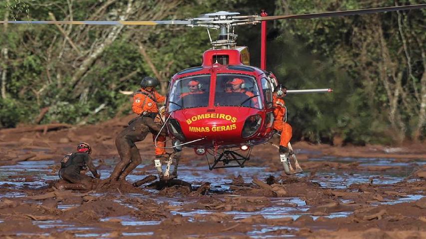 Reanudan búsqueda tras 4 días de tragedia en presa de Brasil