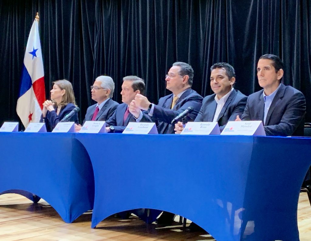 Roux entre los seis candidatos que aceptaron el Reto por la Transparencia 2019