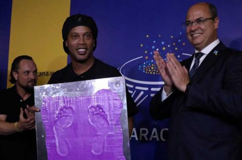Ronaldinho recibió homenaje en el Maracaná