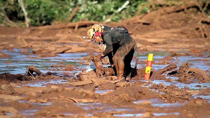 Suspenden búsquedas por el desastre minero en Brasil debido a fuertes lluvias