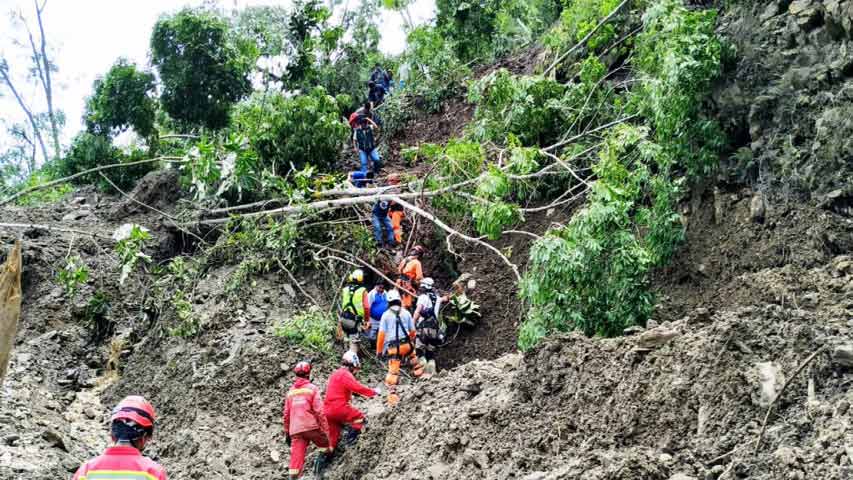 Amaszonas se suma a vuelos solidarios en Bolivia para afectados por derrumbes