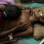 Más de 100 muertos por consumo de alcohol adulterado en India