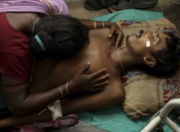 Más de 100 muertos por consumo de alcohol adulterado en India