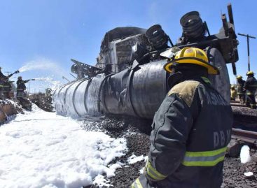 Choque de tren y camión cisterna dejó dos muertos en México