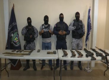 Hallan seis fusiles abandonados dentro de un vehículo en Panamá Este