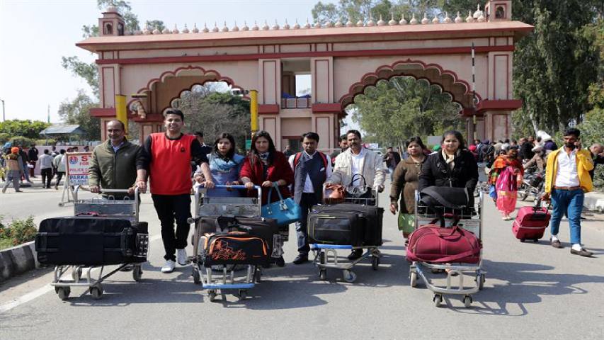 Pakistán retrasa apertura total de espacio aéreo