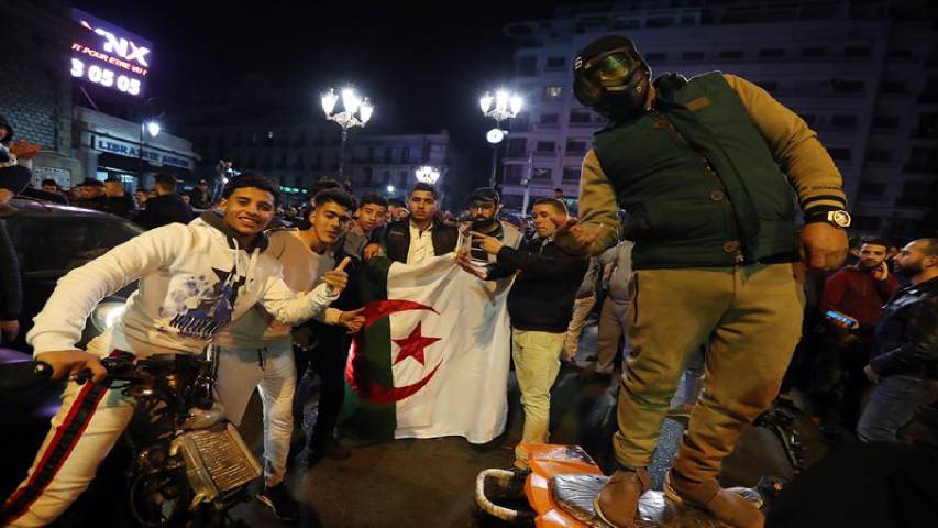 Siguen marchas en Argelia pese a que Bouteflika prometió un sucesor