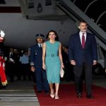 Reyes de España llegaron a Argentina con anécdota que demoró bajada del avión