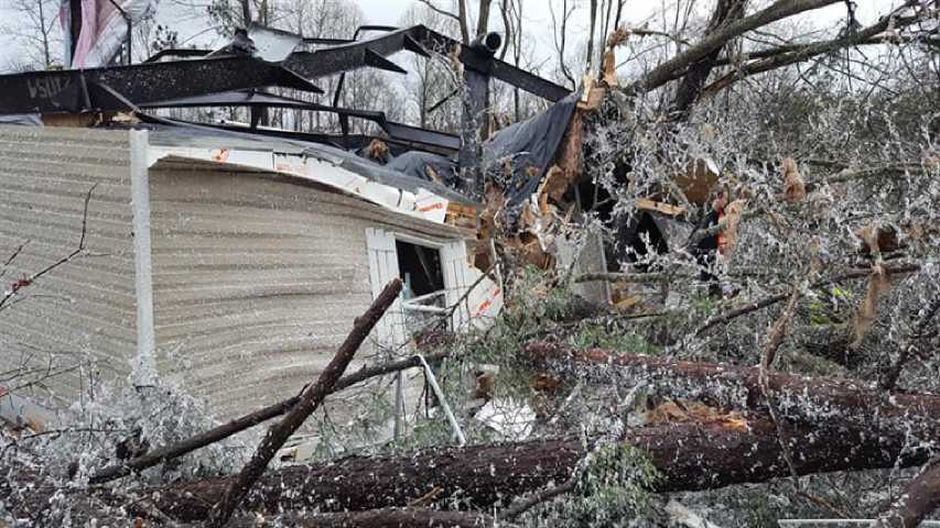 Al menos 22 muertos tras tornados en Alabama
