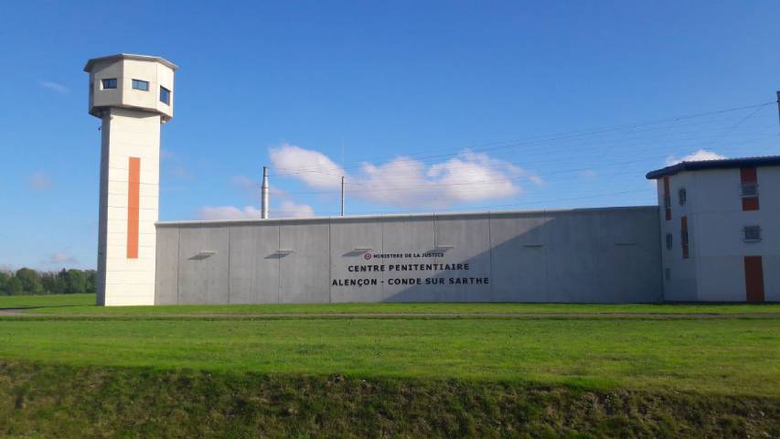 Preso radicalizado apuñaló a 2 vigilantes en Francia y se atrincheró