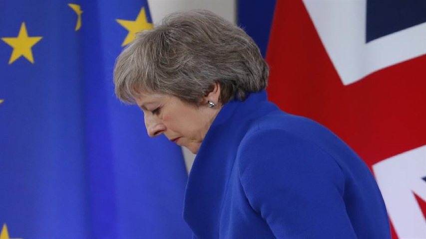 Acusan a May de sobornar a diputados para que apoyen acuerdo brexit