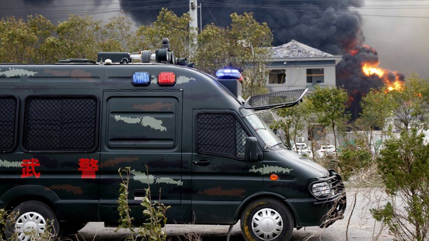 China revisa plantas químicas tras la explosión que causó 78 muertos