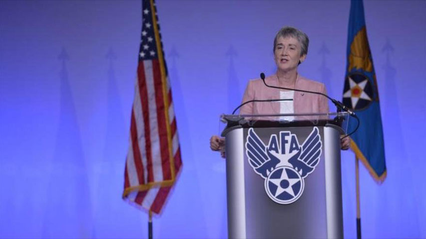 La secretaria de la Fuerza Aérea de EEUU presentó su dimisión