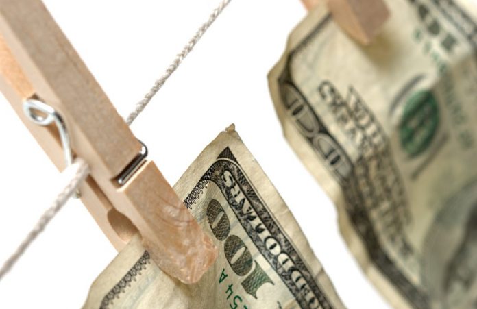 Bruselas determinada a relanzar la lista negra de blanqueo de capitales