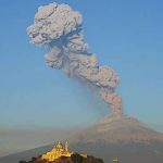 México eleva a fase 3 la alerta por actividad de volcán Popocatépetl