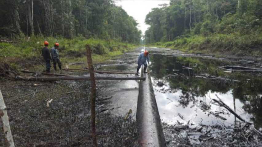 Perú confirma derrame de petróleo en un río de la Amazonía