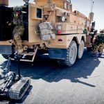 Muere terrorista cuando colocaba una bomba en el baño de universidad en Kabul