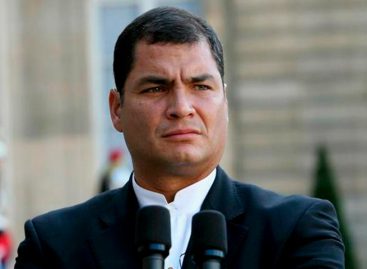 Correa llama “traidor” a Moreno por arresto de Assange