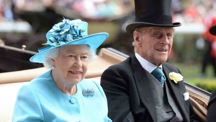 Reina Isabel II está dispuesta a dejar de conducir en las vías públicas