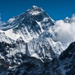 Nepal registra un récord de 375 escaladores para subir al Everest