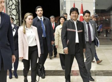 Morales inicia la primera visita de un presidente boliviano a Turquía