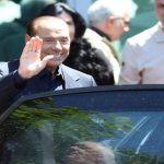 Berlusconi sale del hospital y hará campaña para las europeas