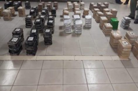 Dos extranjeros detenidos tras incautación de 319 paquetes de droga dentro de un velero
