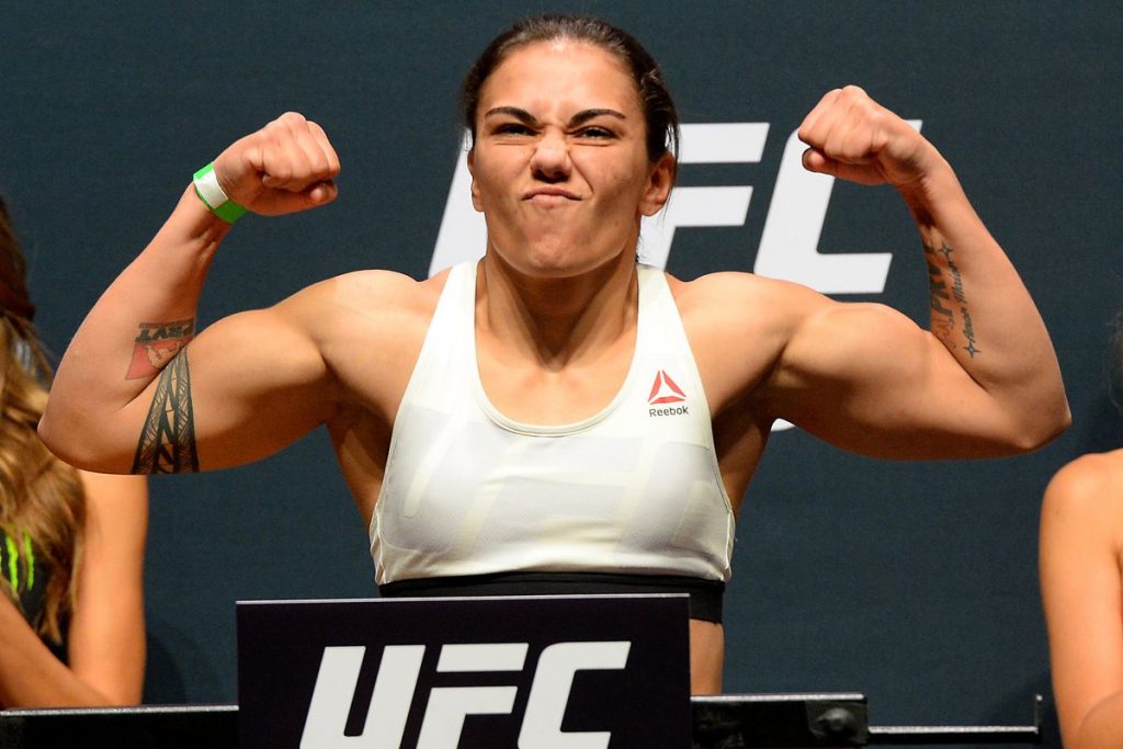 UFC: Jessica Andrade posó sin ropa con su cinturón de campeona
