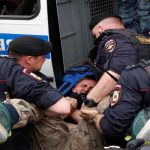 Más de 100 detenidos en marcha en apoyo a periodista ruso Golunov