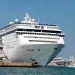 Crucero chocó con un barco turístico en Venecia sin dejar heridos graves