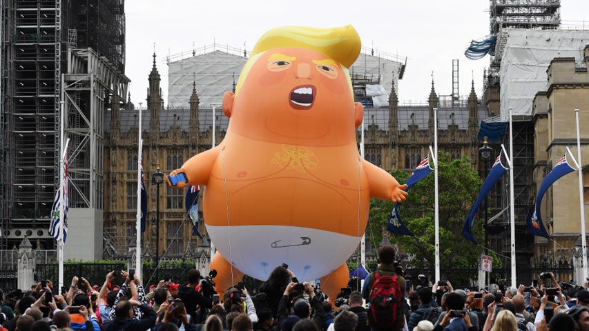 El gigante “Baby Trump” sobrevuela Londres como protesta contra Trump