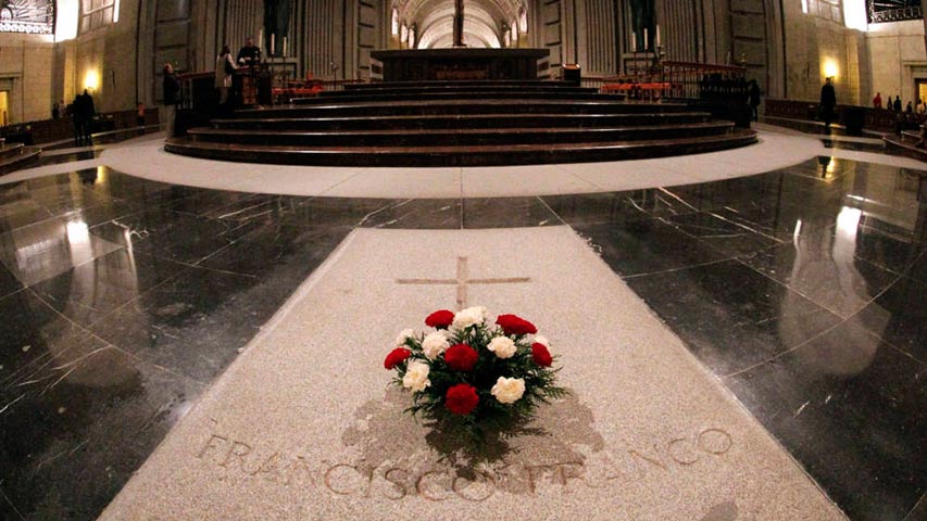 Justicia española suspende de momento exhumación del dictador Franco