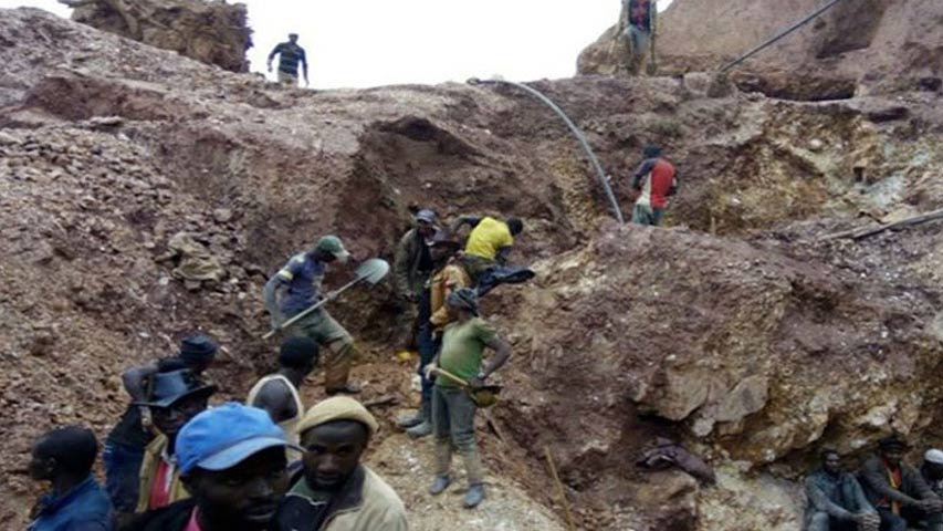 Aumentan a 43 los muertos en una mina de cobre en el sur de RD Congo