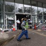 Hong Kong se recupera tras asalto, en tensa espera de nuevas acciones