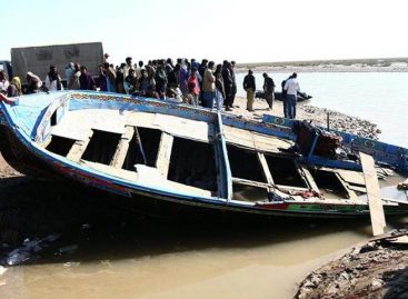 Al menos 3 muertos y 50 desaparecidos tras un naufragio en un río de Pakistán