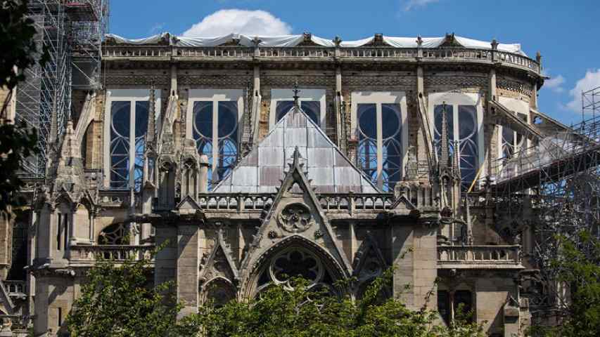 Gobierno francés alerta riesgo «persistente» por hundimiento en Notre Dame