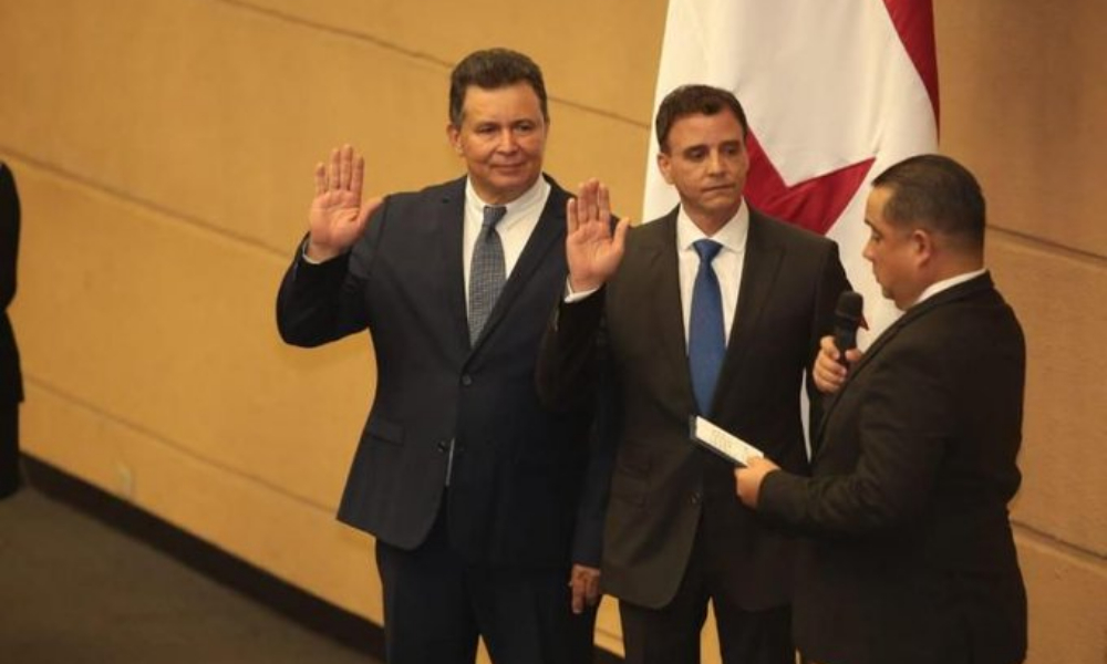 Gerardo Solís contralor