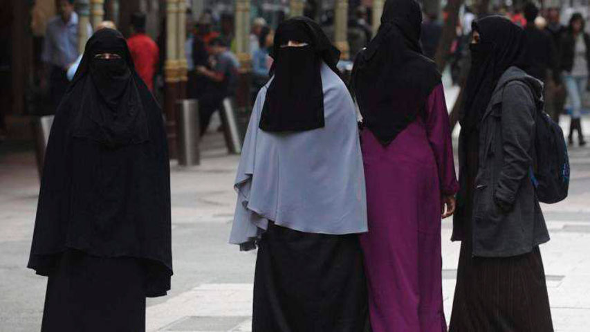 Entra en vigor la prohibición del burka en Holanda con resistencia general