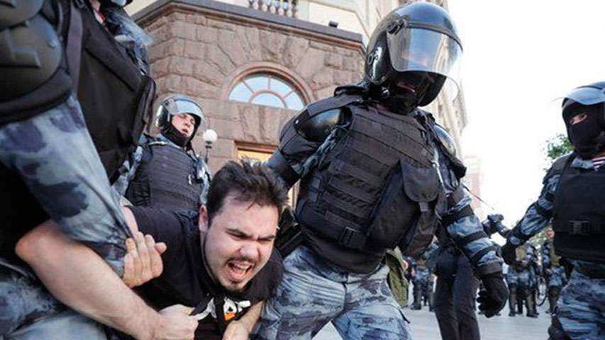 Kremlin lanzó contraofensiva para aplacar protestas opositoras