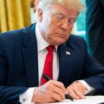 Trump impone bloqueo total a bienes del gobierno venezolano en Estados Unidos